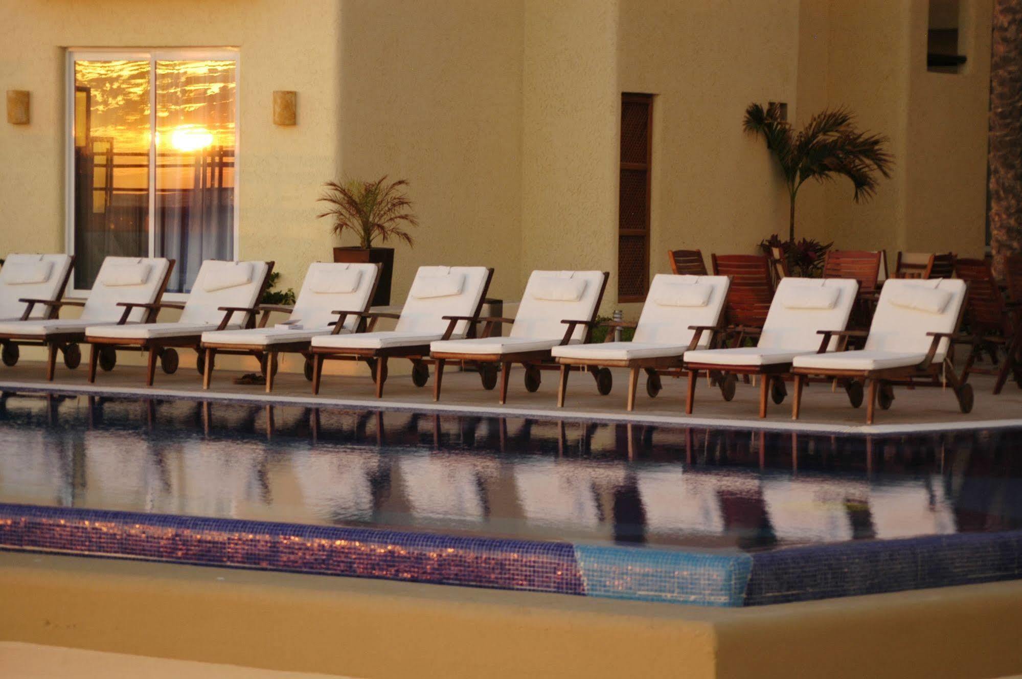 Zafiro Beach Boutique Resort マサトラン エクステリア 写真